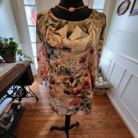 4/$19 Floral Embellished Grunge Fairy Top with Bell Sleeves XL  NWOT Boho - Picture 2 of 10